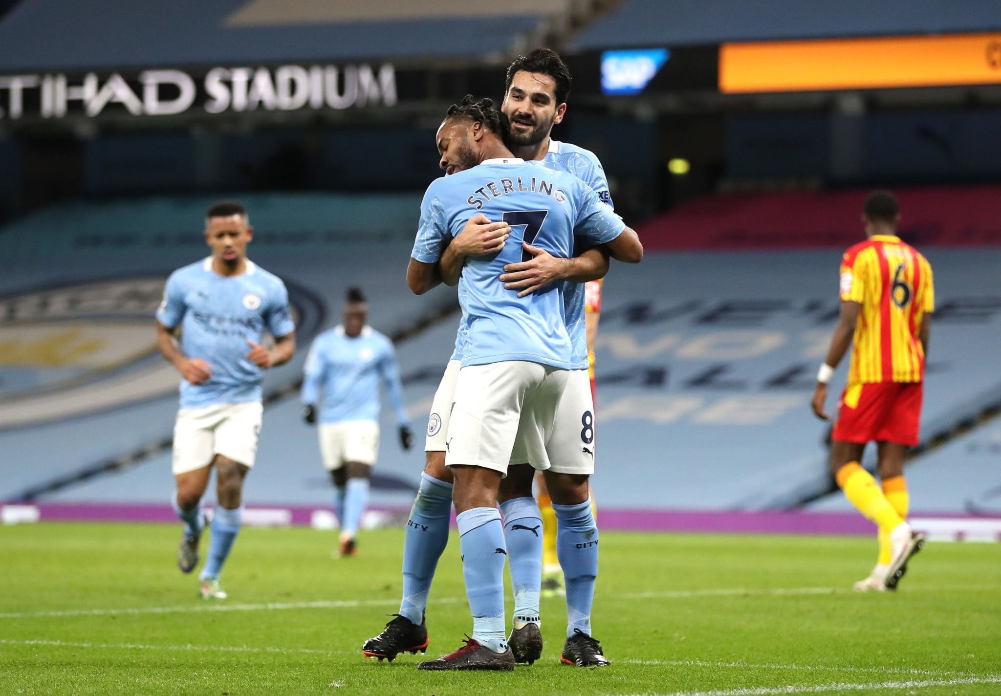 极的控球策 极的控球策